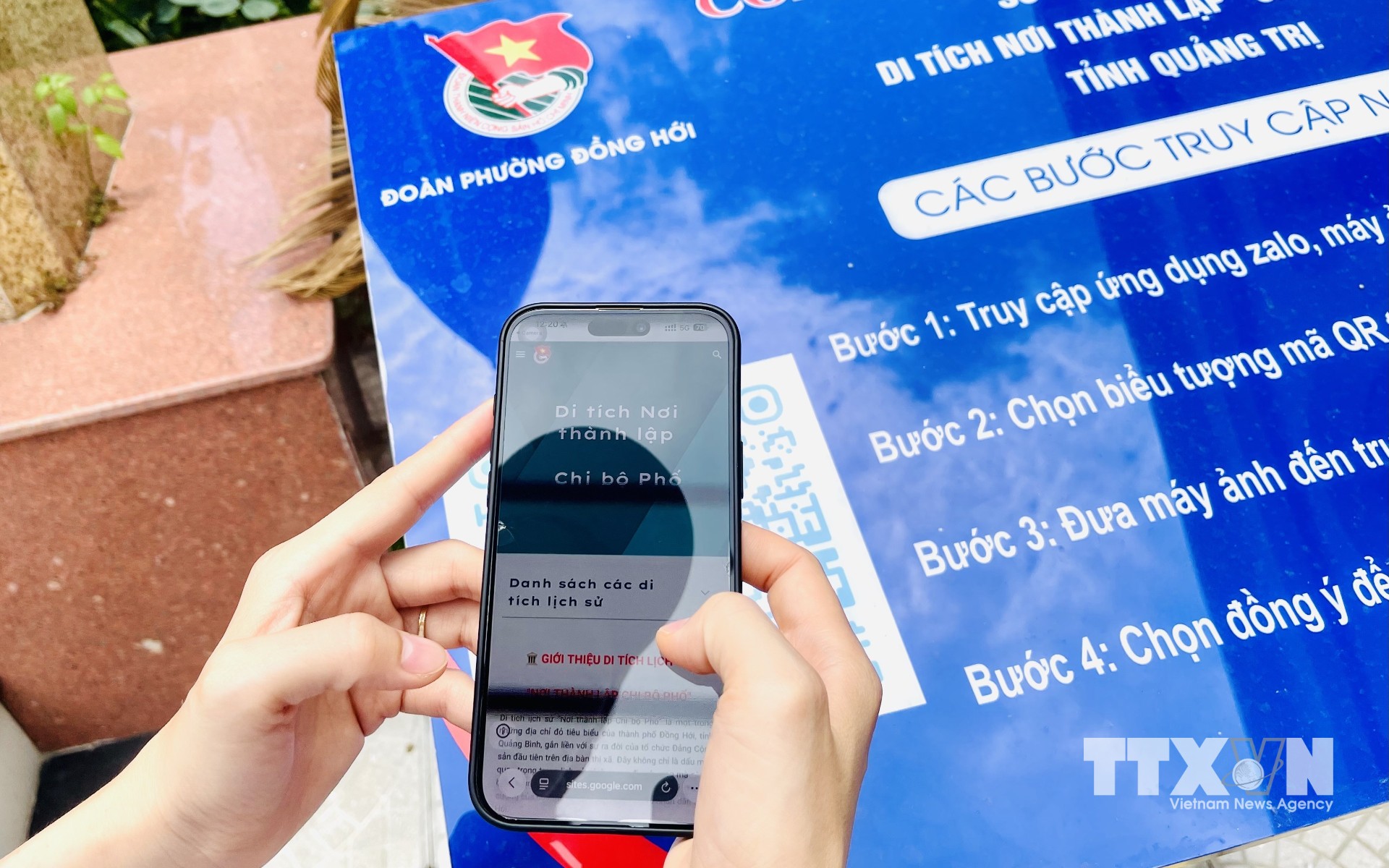 Số hóa di sản giúp người dân, du khách tiếp cận được dễ dàng, trực quan và có những trải nghiệm thú vị hơn.(Ảnh: Võ Dung/TTXVN)